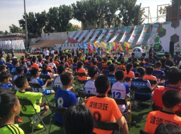 世界杯官网入口-足球让城市精彩!北京首届社区杯八人制足球赛开幕